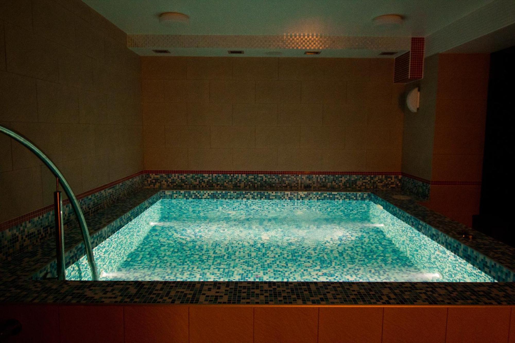 Road Star Hotel Dnipro Ngoại thất bức ảnh