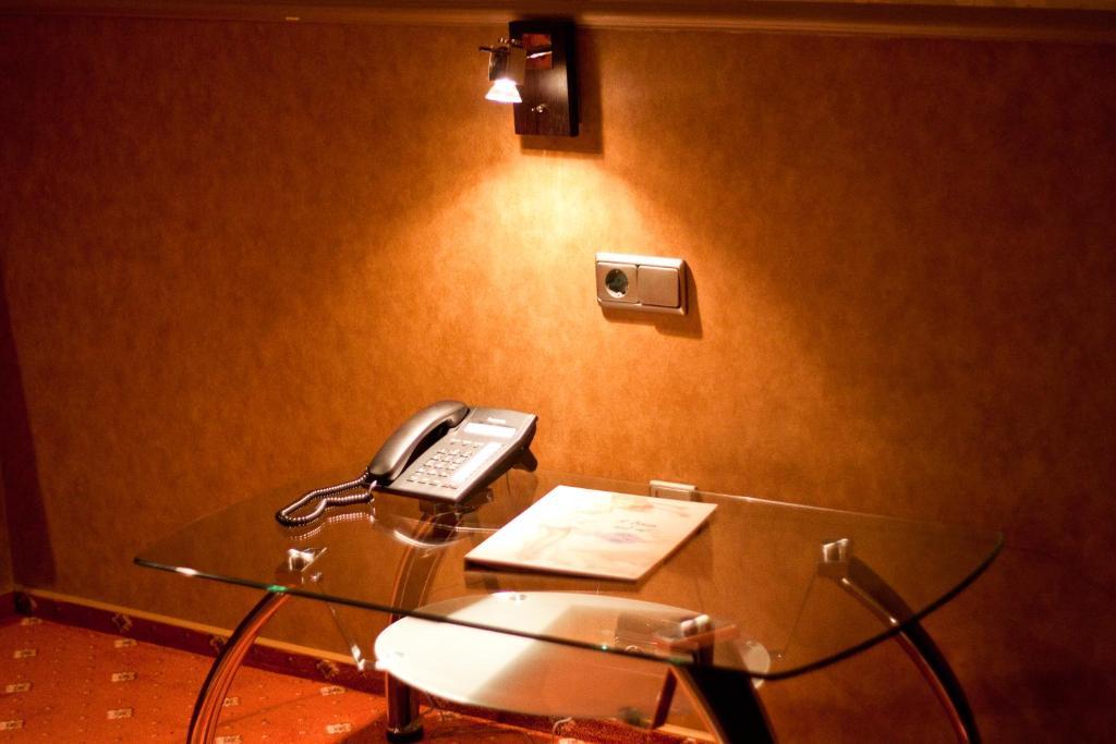 Road Star Hotel Dnipro Phòng bức ảnh